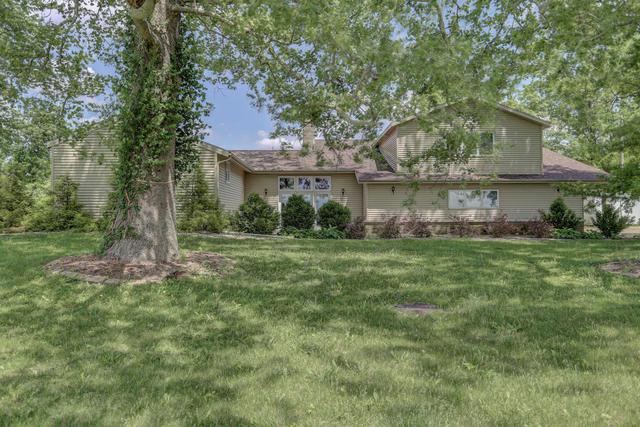 1422 Cr 2150 East, St. Joseph, IL 61873
