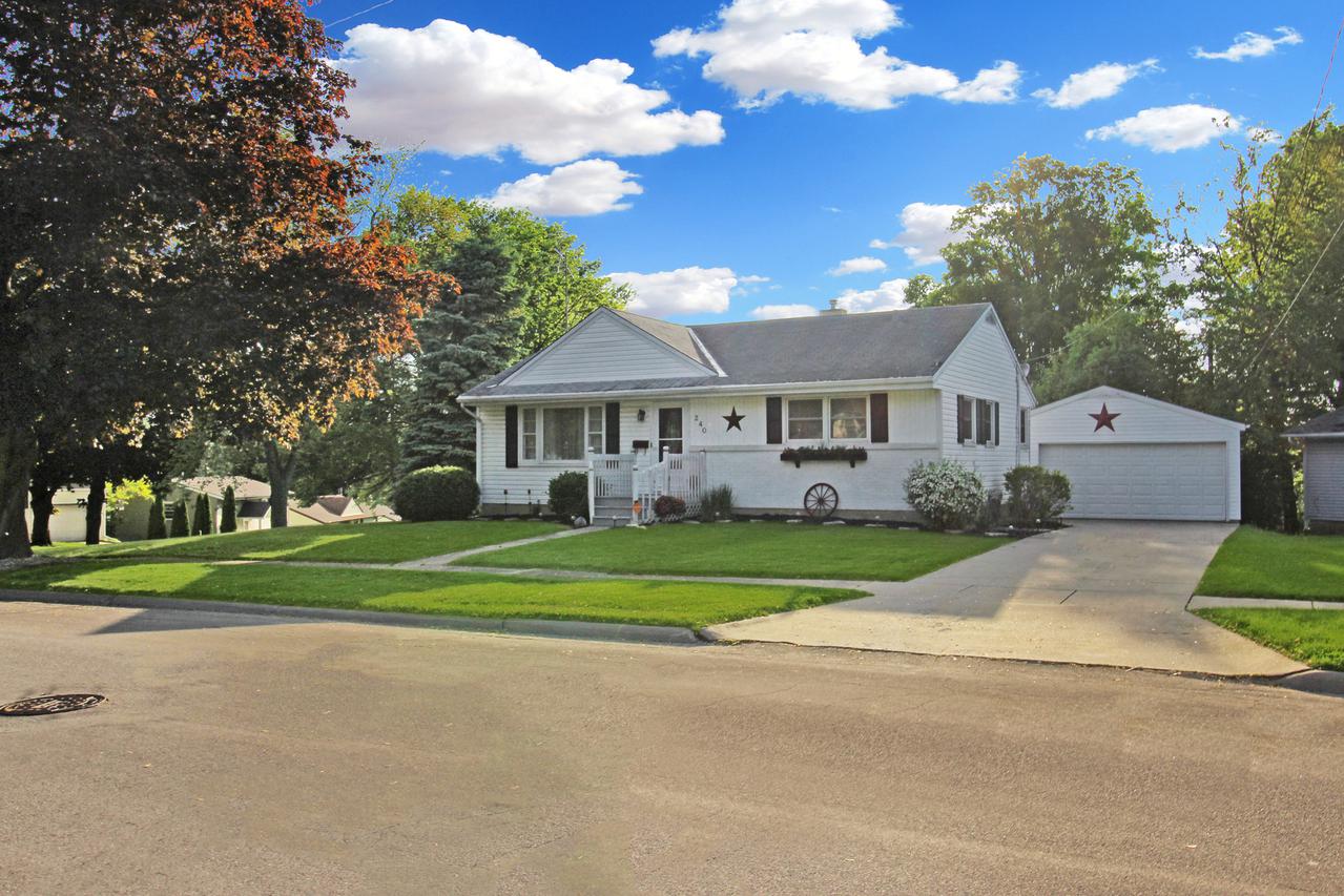 240 N Mernitz Ave., Freeport, IL 61032