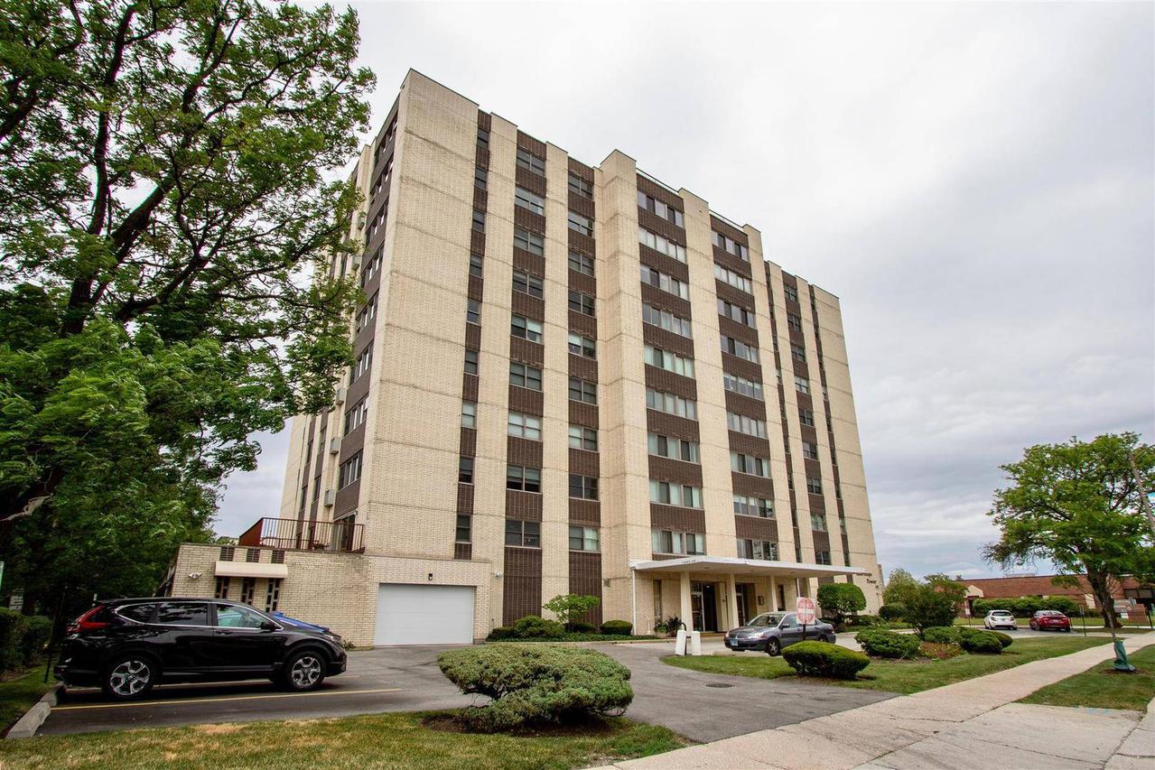 141 N La Grange Rd. #1003, La Grange, IL 60525