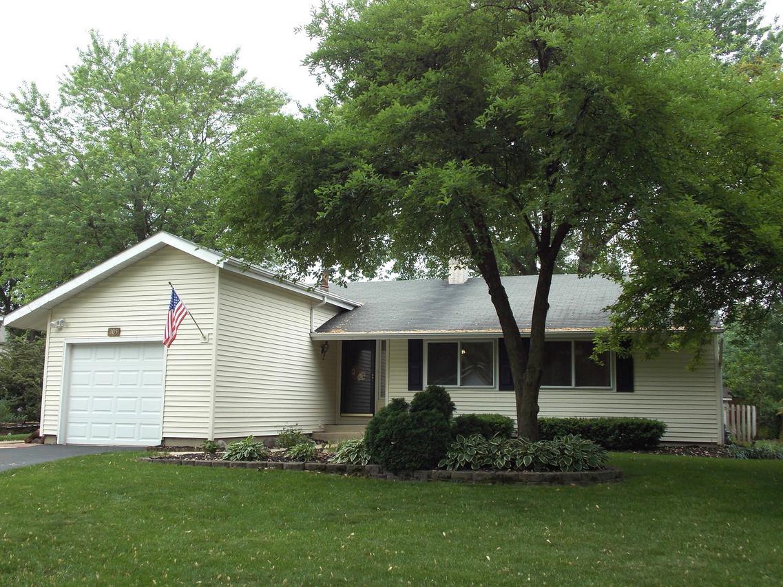 105 Cedarbrook Rd., Naperville, IL 60565