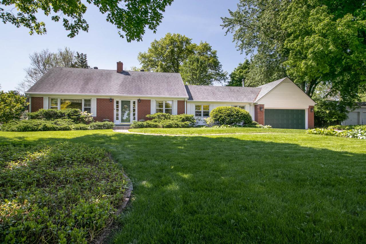 2109 Edgebrook Dr., Rockford, IL 61107