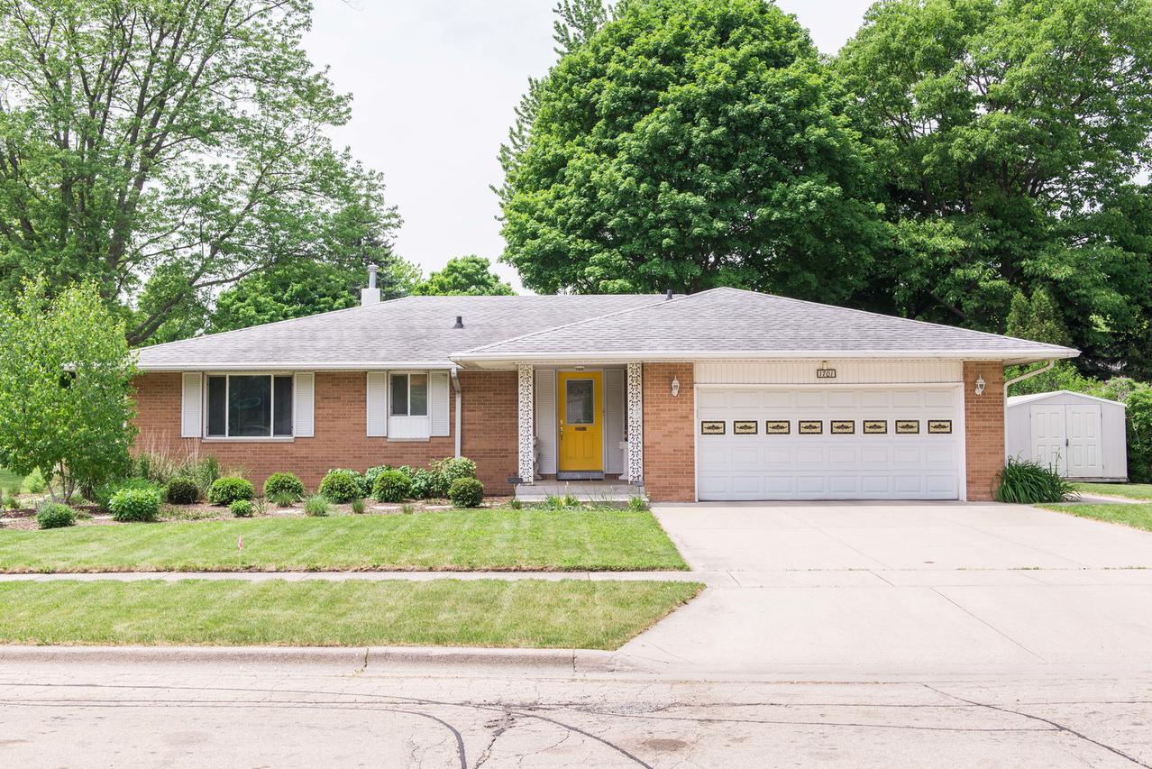 1701 Judy Ln., Dekalb, IL 60115