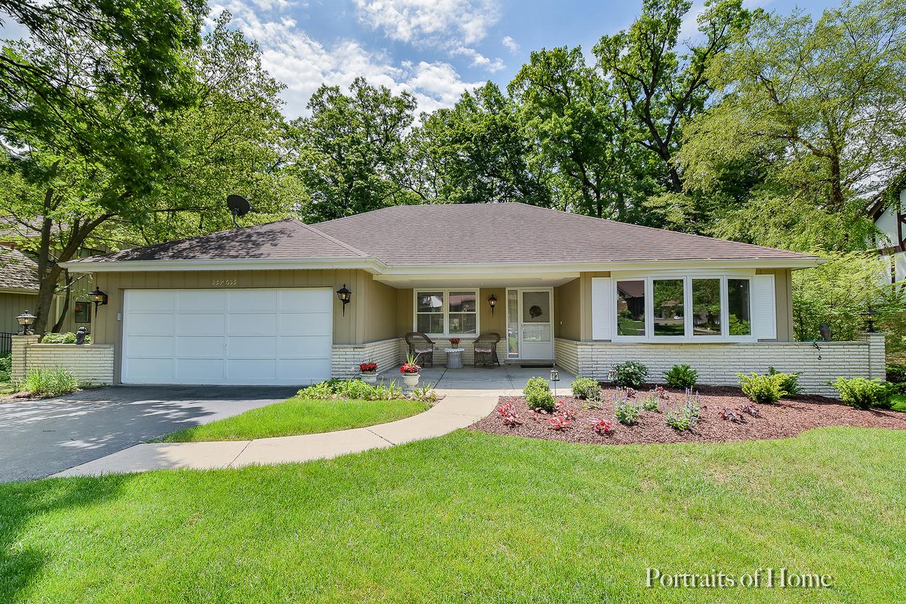 23w055 Kings Ct., Glen Ellyn, IL 60137