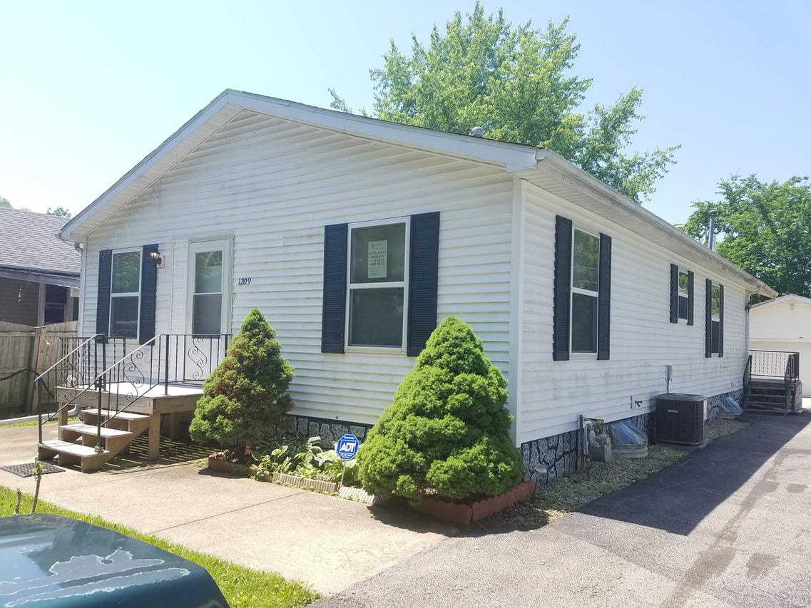 1209 Gates St., Aurora, IL 60505