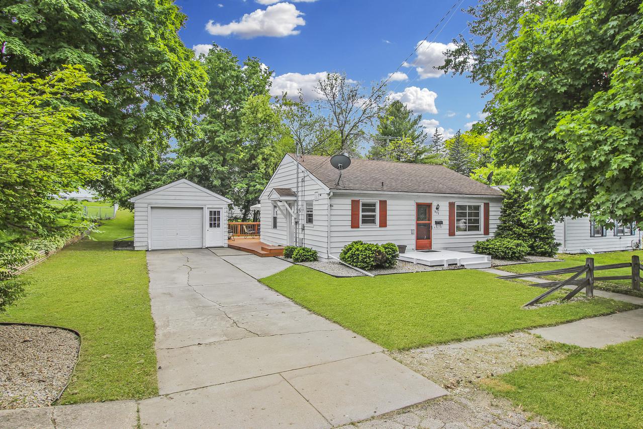853 Monroe Dr., Freeport, IL 61032