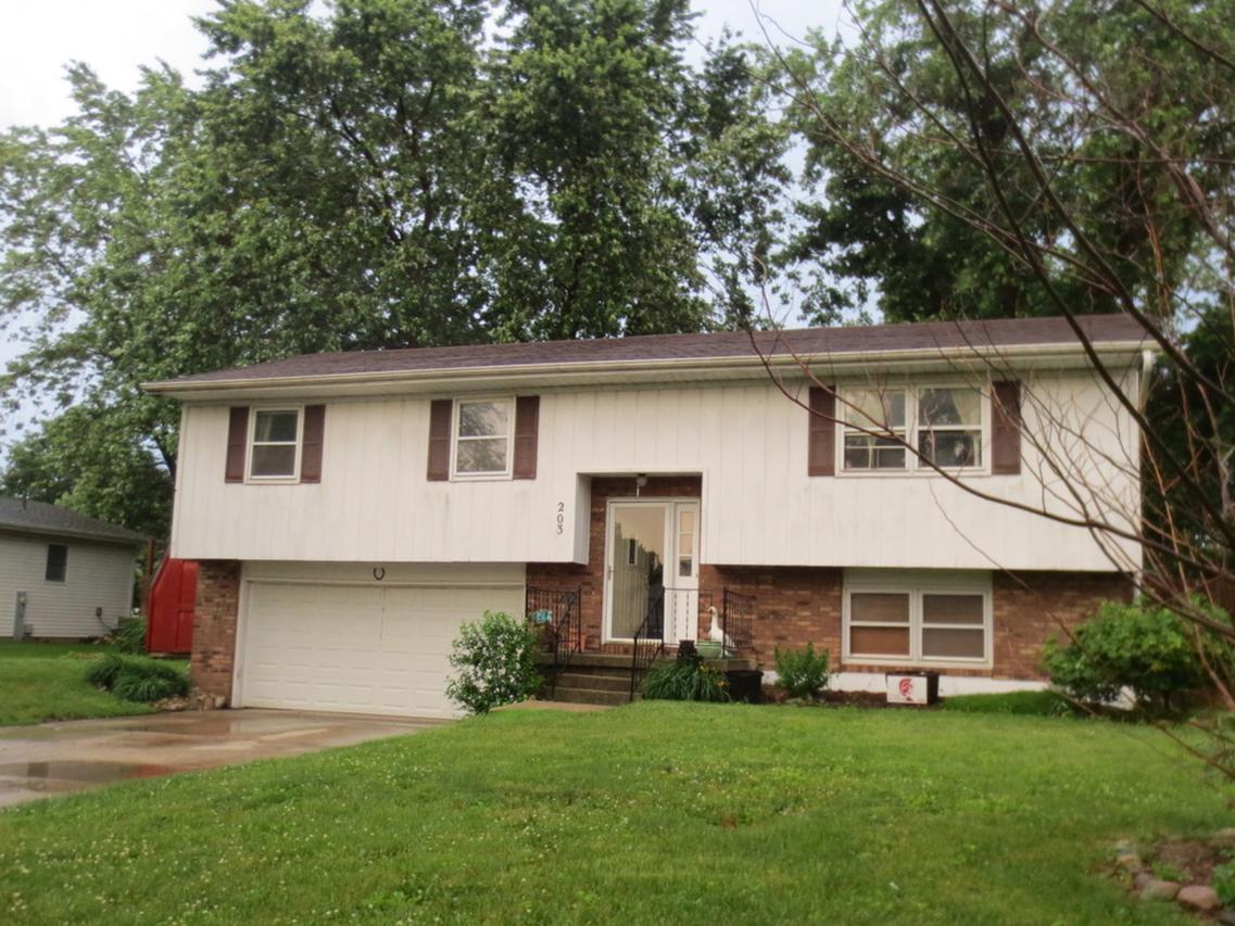 203 E Briarcliff Dr., St. Joseph, IL 61873