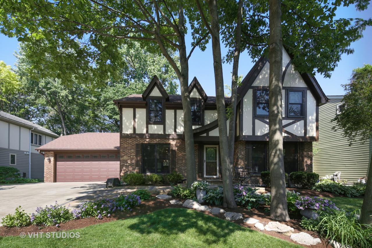 829 Lyndhurst Ct., Naperville, IL 60563