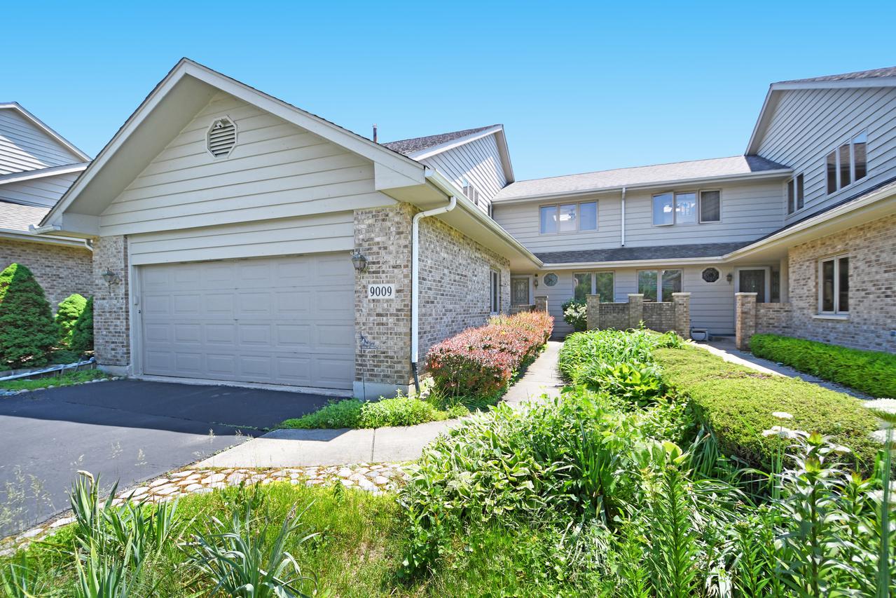 9009 Del Prado Dr., Palos Hills, IL 60465