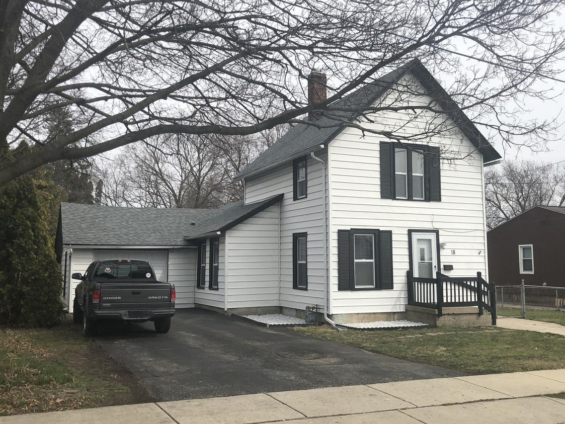 18 S Green St., Carpentersville, IL 60110