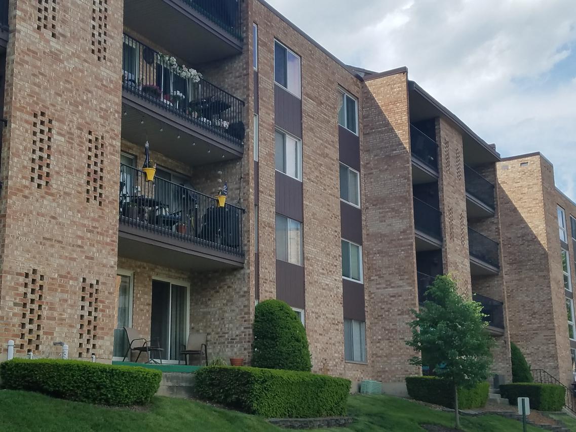 502 W Huntington Commons Rd. #140, Mount Prospect, IL 60056