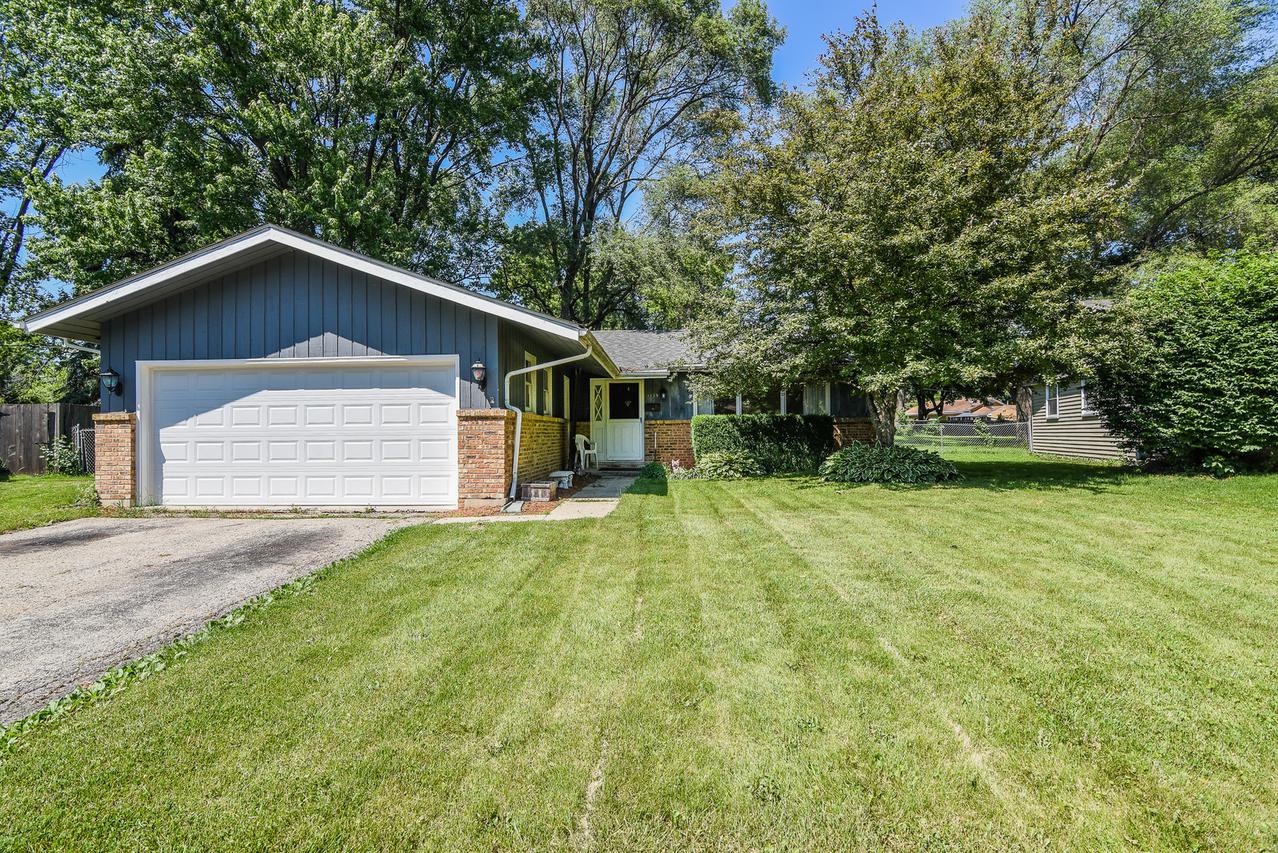 1435 Crestwood Ct., Aurora, IL 60506