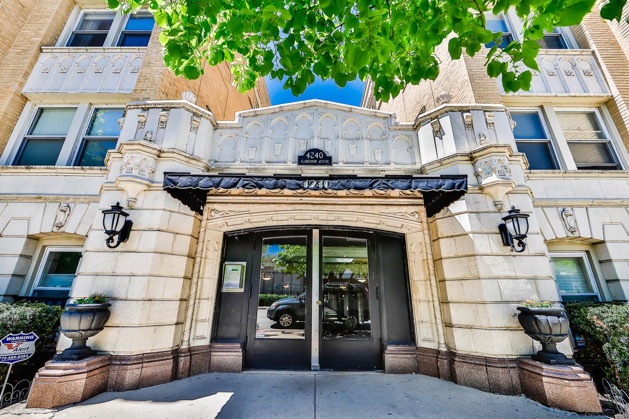 4240 N Clarendon Ave. #200N, Chicago, IL 60613