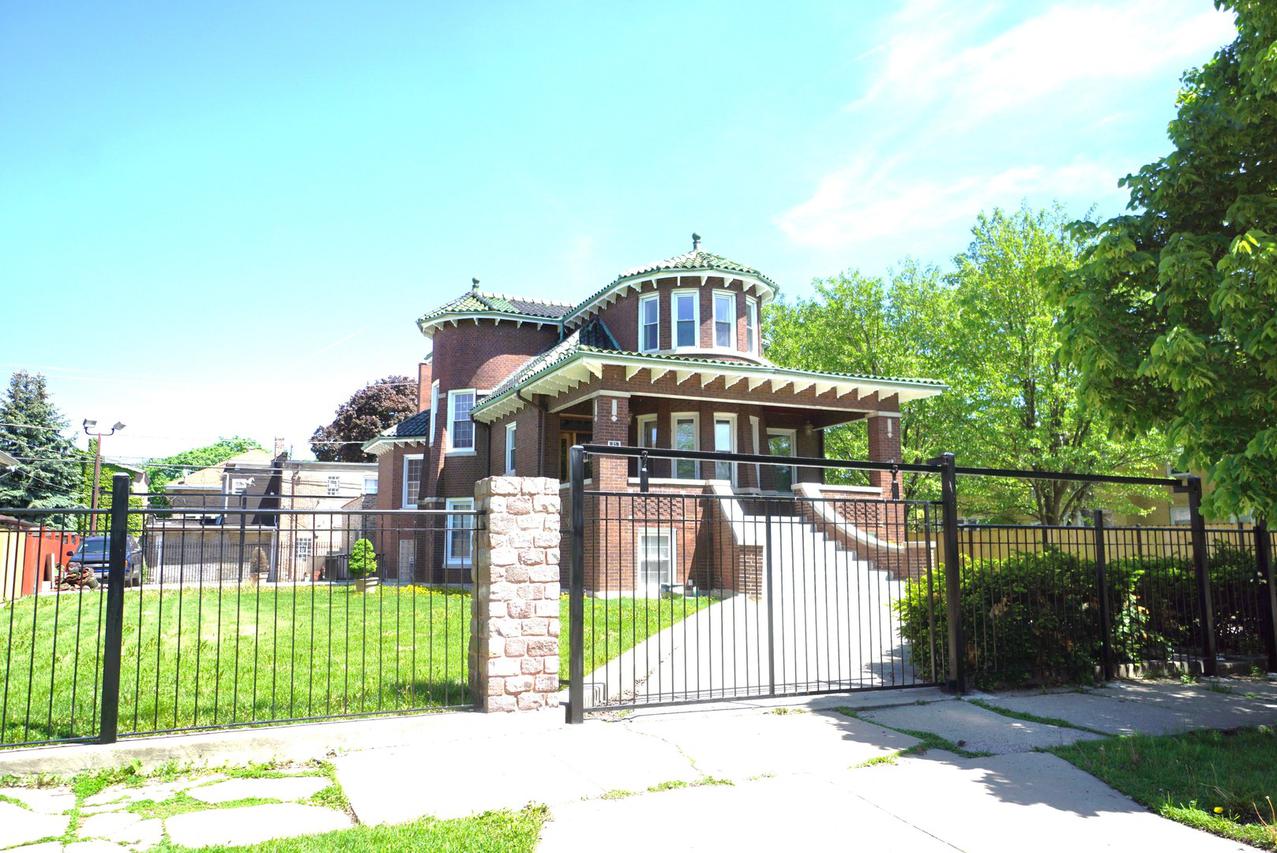 6557 S Troy St., Chicago, IL 60629