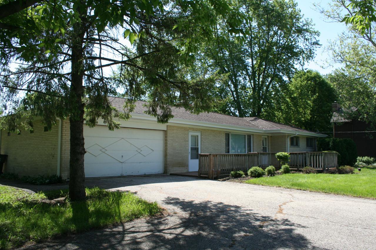 27119 N Anderson Rd., Wauconda, IL 60084