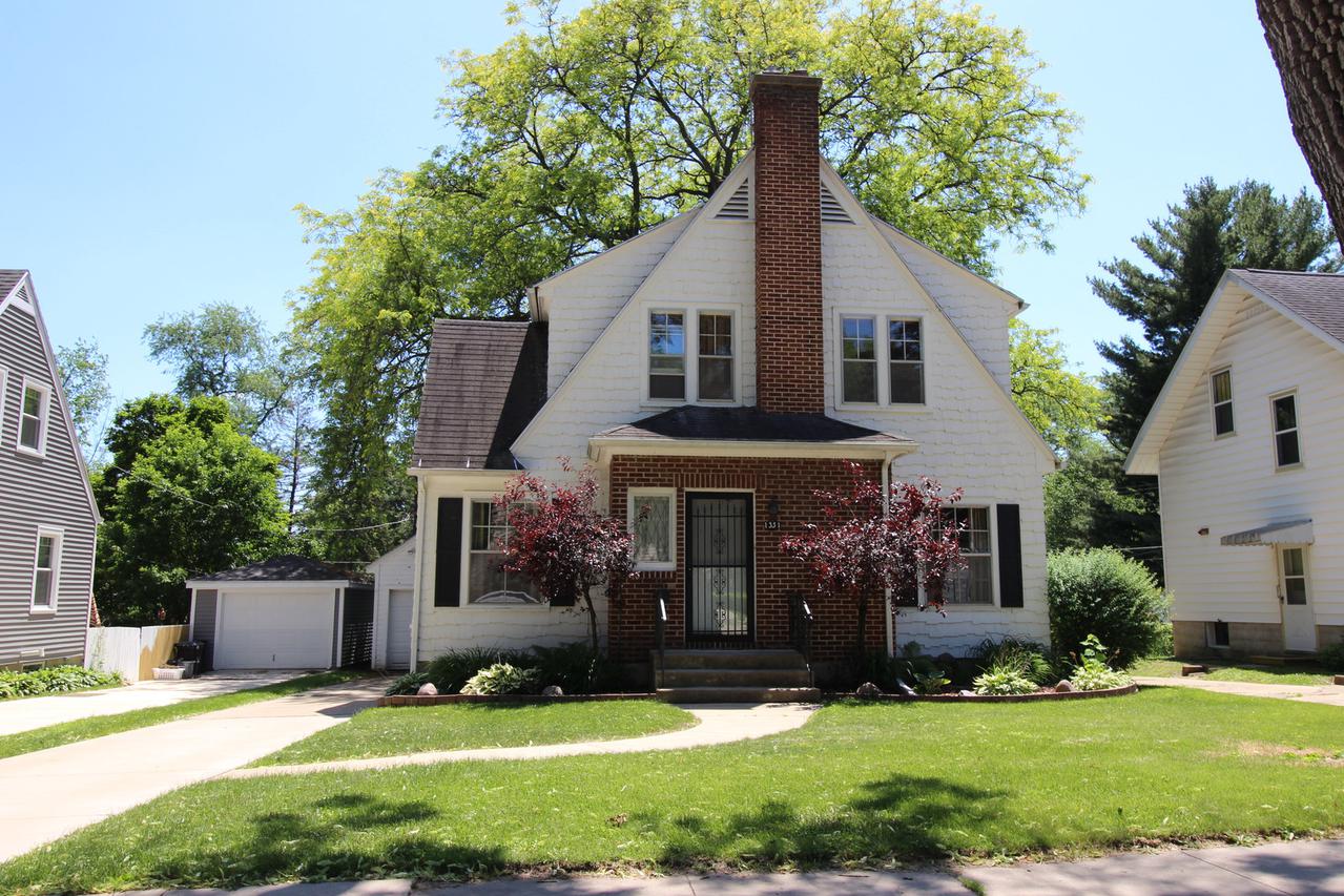 1351 W Stover St., Freeport, IL 61032