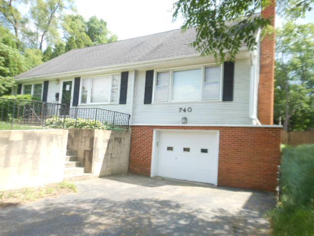 740 Prairie Ave., Naperville, IL 60540