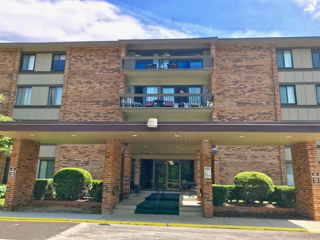 101 Lake Hinsdale Dr. #201, Willowbrook, IL 60527