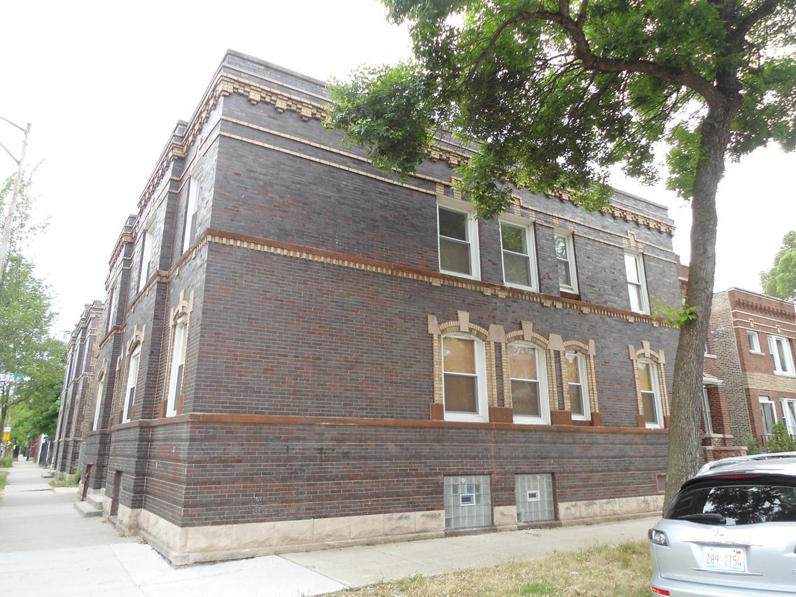 3823 W Augusta Blvd., Chicago, IL 60651