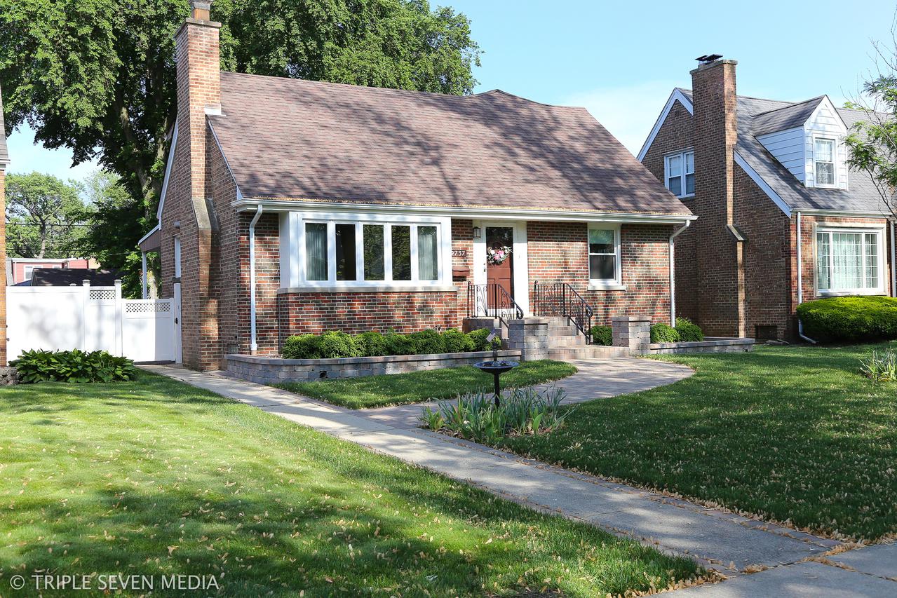 9737 Brandt Ave., Oak Lawn, IL 60453