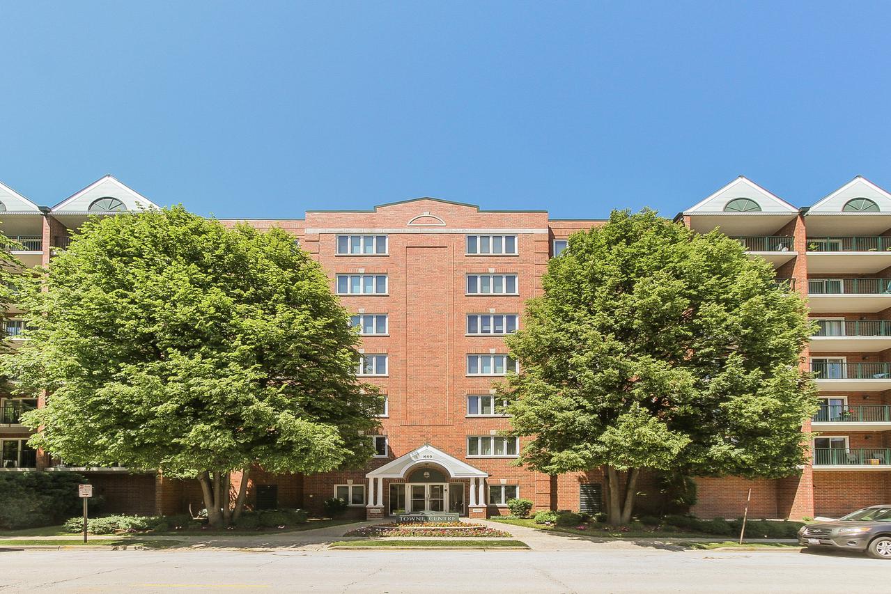 1600 E Thacker St. #204, Des Plaines, IL 60016