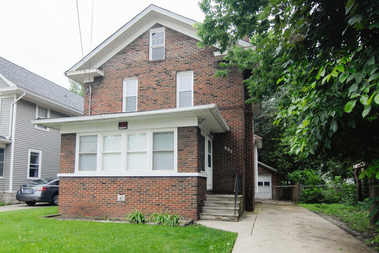 905 5th St., Aurora, IL 60505
