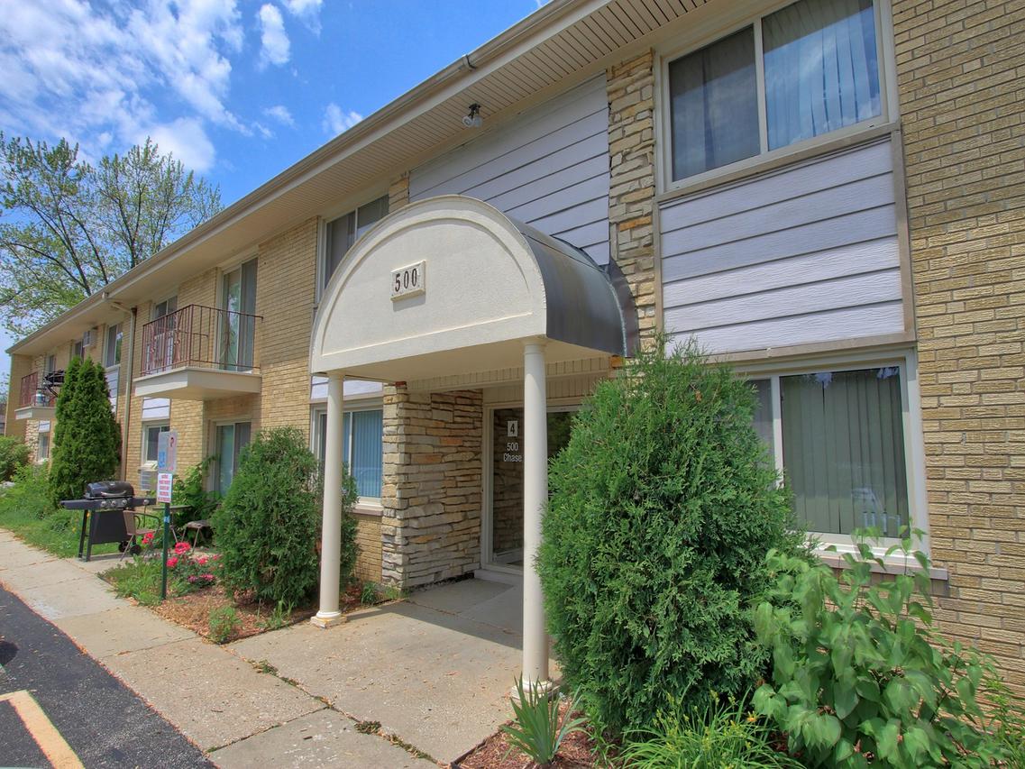 500 Chase Dr. #11, Clarendon Hills, IL 60514