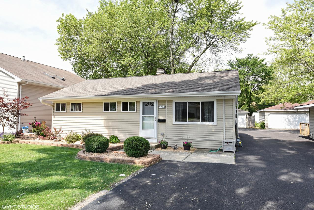 5728 Plymouth Ave., Downers Grove, IL 60516