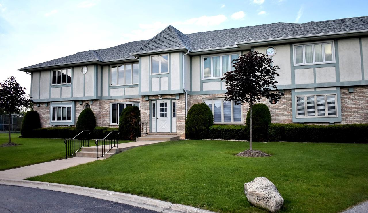 10 Saint Moritz Dr. #201, Palos Park, IL 60464