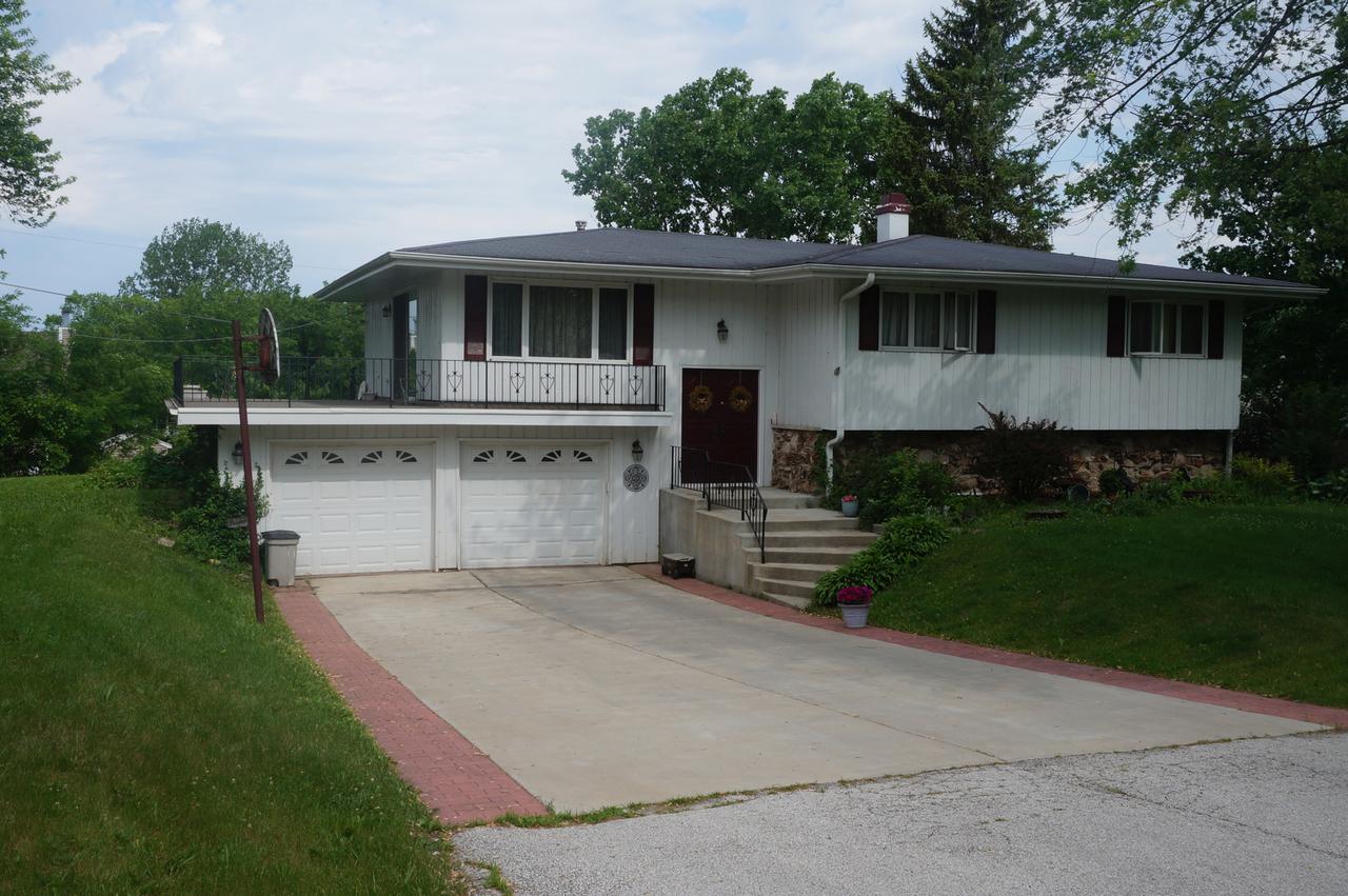 337 Hilltop Dr., North Aurora, IL 60542