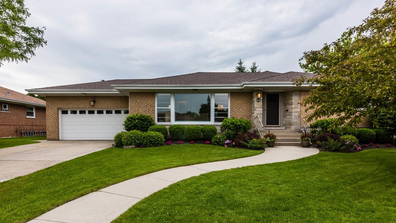8045 W Catherine Ave., Norwood Park Township, IL 60656