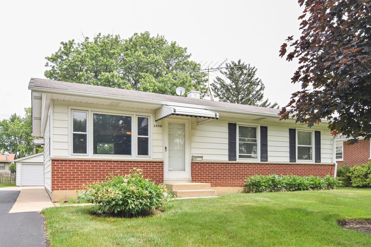 2406 Cedar St., Rolling Meadows, IL 60008