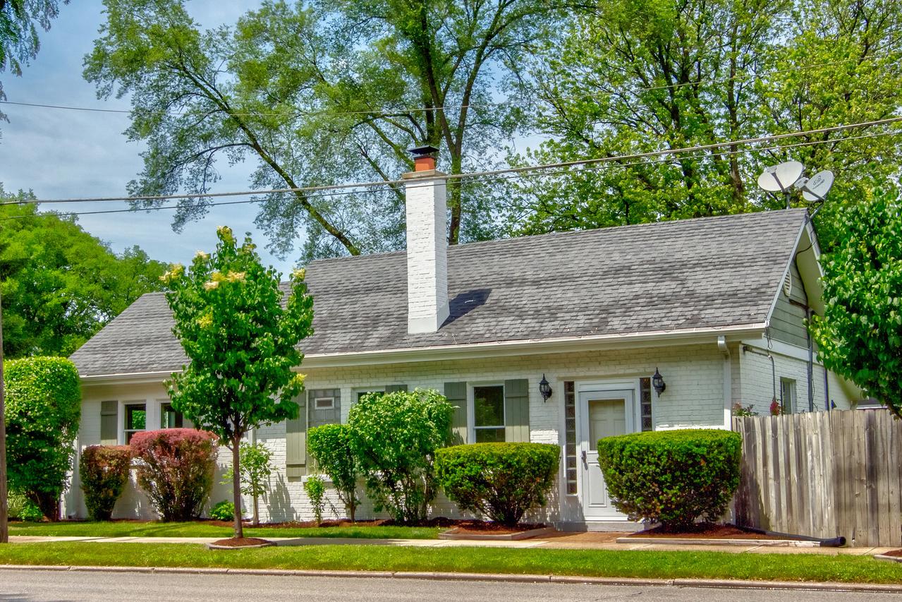 201 Dover Ave., La Grange, IL 60526