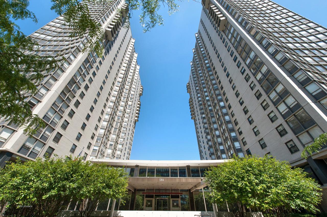5701 N Sheridan Rd. #4Q, Chicago, IL 60660