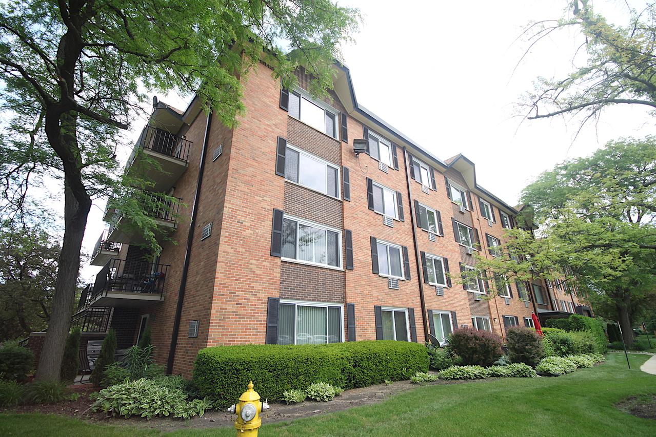 1207 S Old Wilke Rd. #404, Arlington Heights, IL 60005