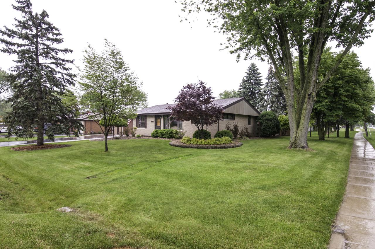 8755 W 96th Pl., Palos Hills, IL 60465