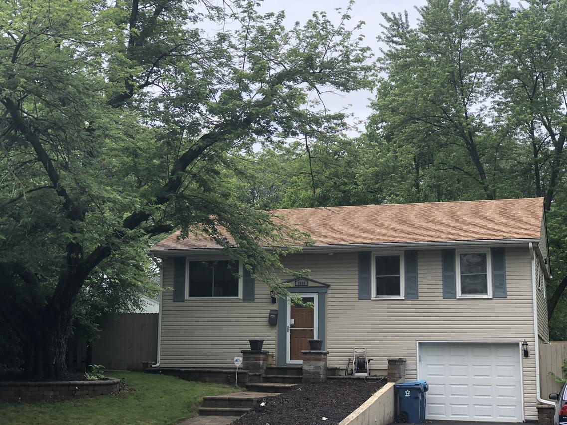 1508 Hollycrest Ave., Aurora, IL 60506