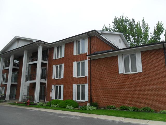 5721 Circle Dr. #102, Oak Lawn, IL 60453