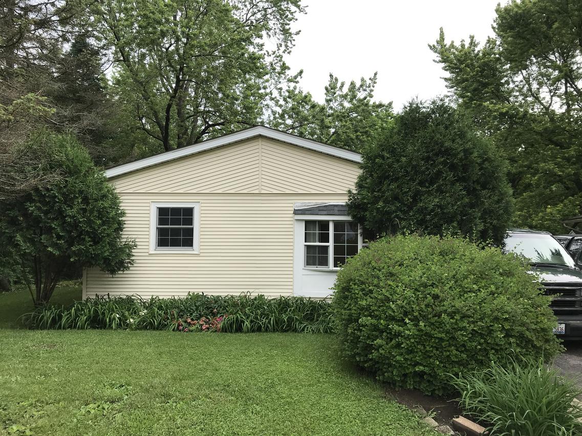 68 Austin Ave., Carpentersville, IL 60110