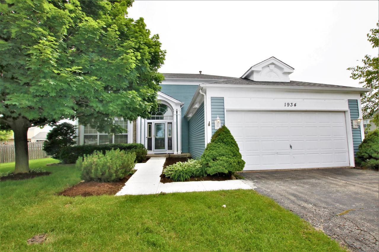 1934 Mission Hills Dr., Elgin, IL 60123