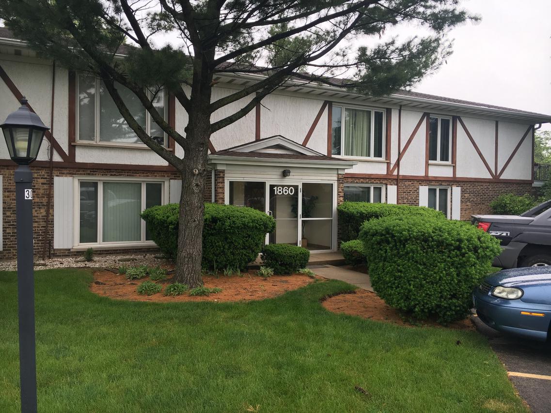 1860 W Surrey Park Ln. #2C, Arlington Heights, IL 60005
