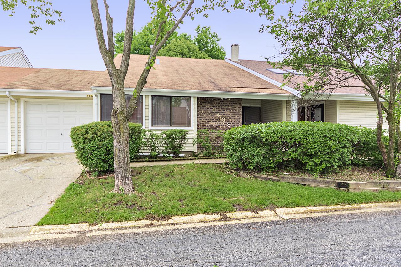 1438 N Whispering Springs Cir., Palatine, IL 60074