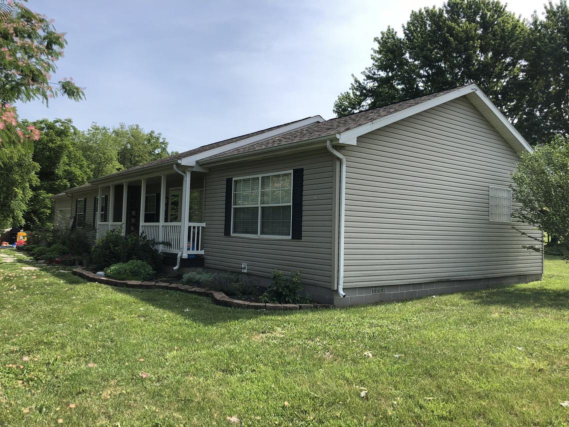 22016 Panorama Dr., Carlyle, IL 62231