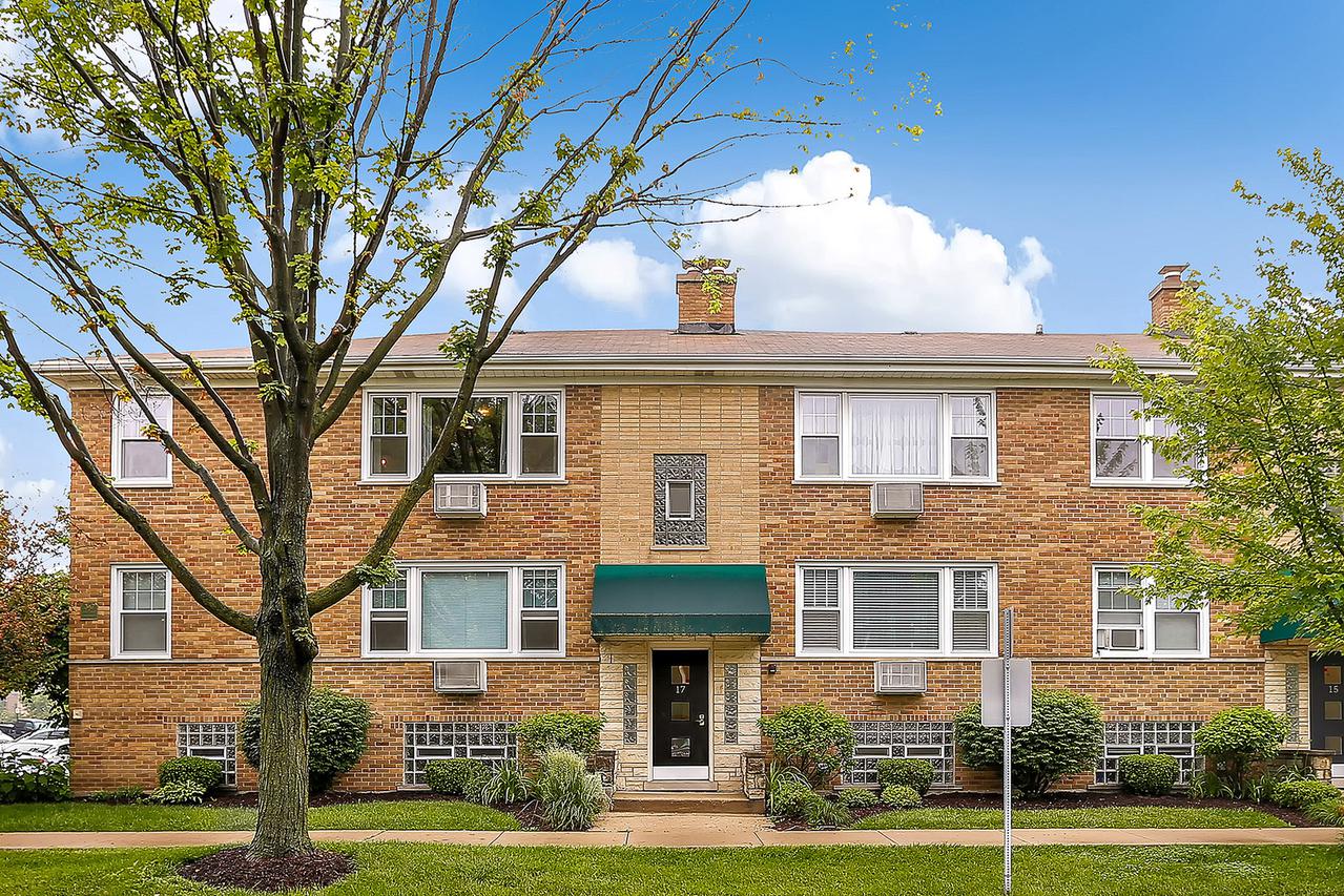 17 W Cossitt Ave. #2A, La Grange, IL 60525