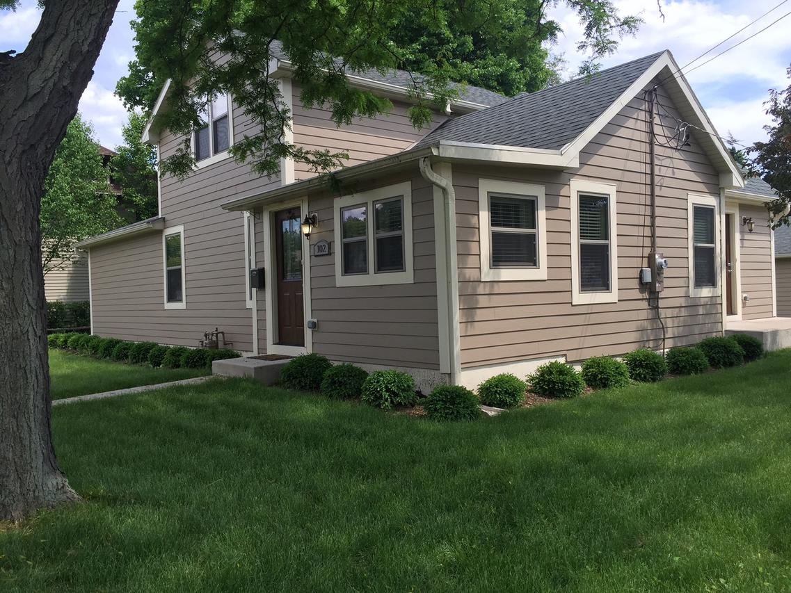 102 North St., East Dundee, IL 60118