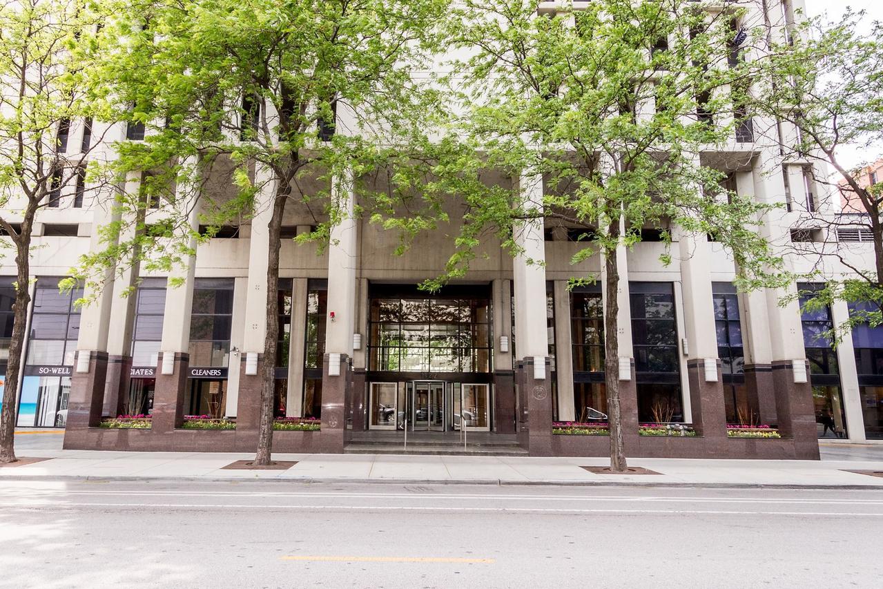 1122 N Clark St. #3602, Chicago, IL 60610