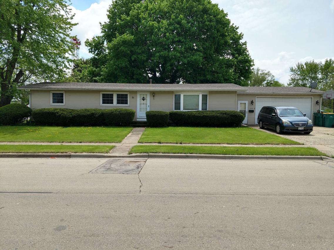 638 Charter St., Dekalb, IL 60115