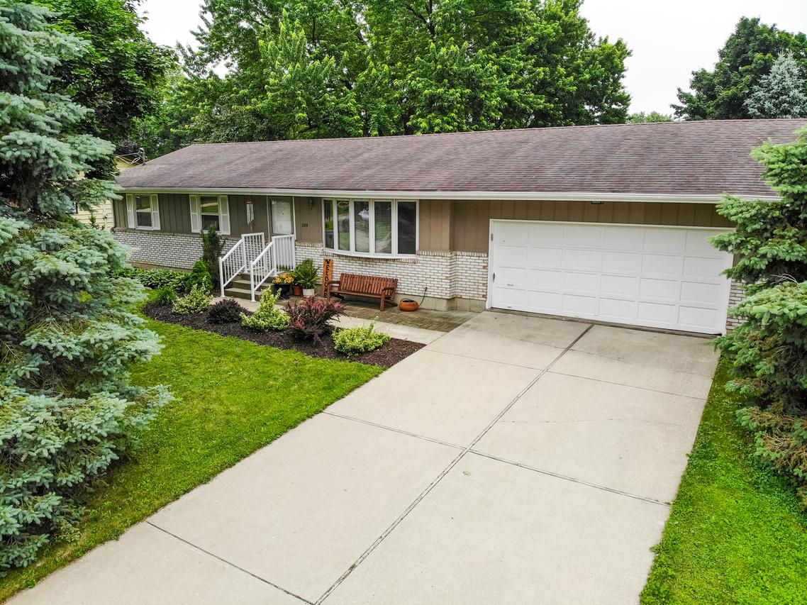 209 E 10th St., Pecatonica, IL 61063