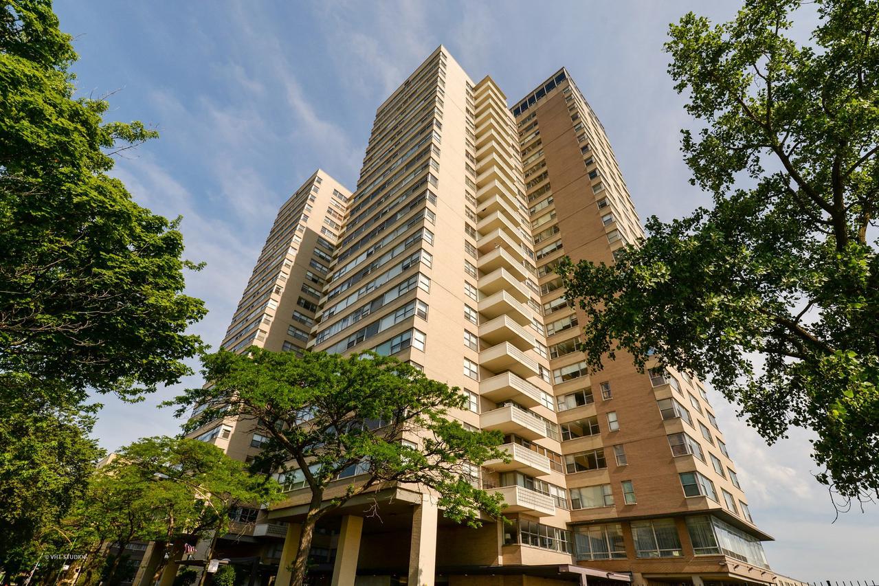 6301 N Sheridan Rd. #6B, Chicago, IL 60660