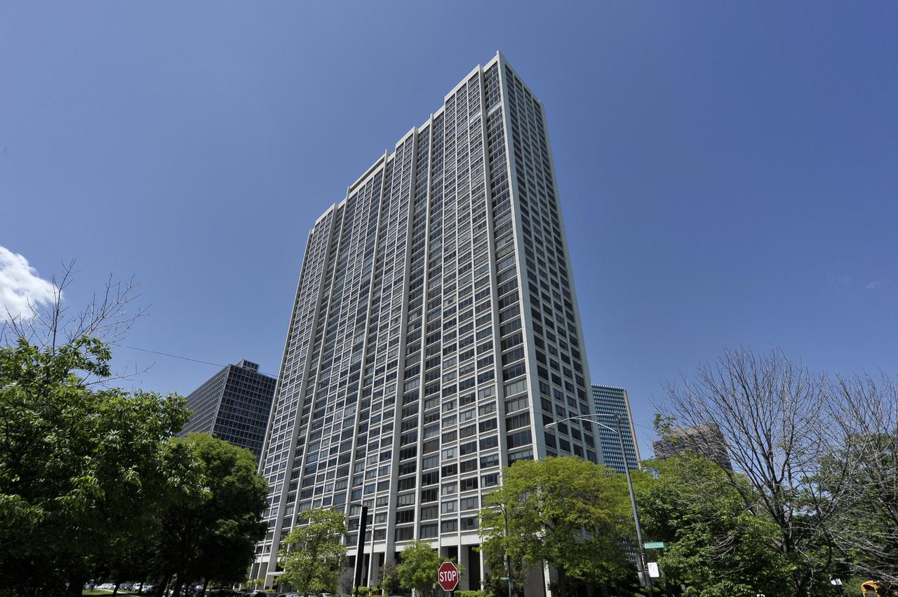 2800 N Lake Shore Dr. #1710, Chicago, IL 60657