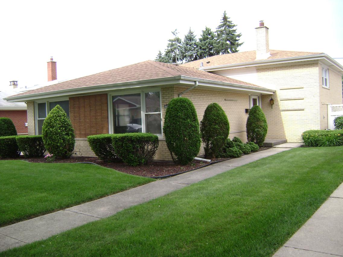 10332 Minnick Ave., Oak Lawn, IL 60453